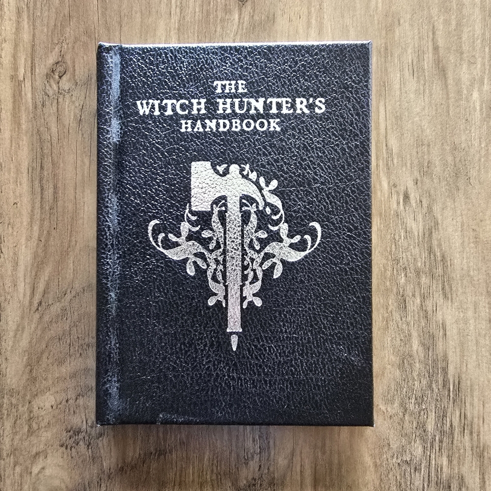 Lot of 2 Warhammer HC Books: The Witch Hunter’s Handbook + The Life of Sigmar - Picture 3 of 13